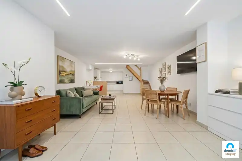 Roeselare : Instapklaar duplexappartement met zolder voorzien van  3 slaapkamers en zonnig terras! foto {{pictureIndex}}