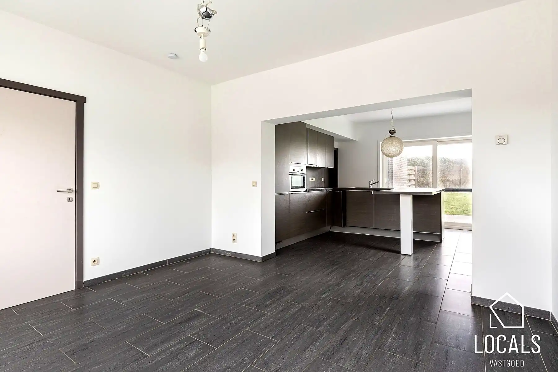 Instapklare gezinswoning met 4 slaapkamers en tuin foto 3