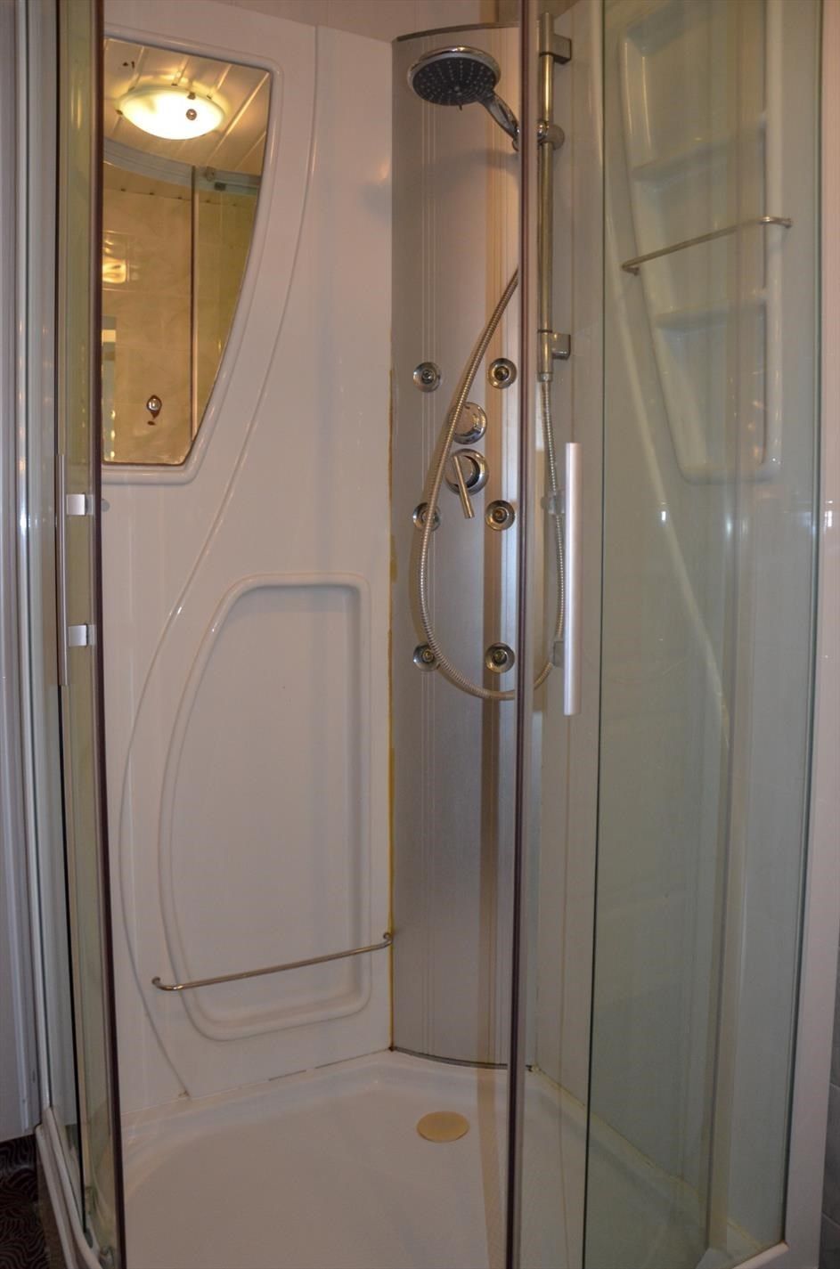 Hoekwoning met 2 slaapkamers en koertje. foto 4