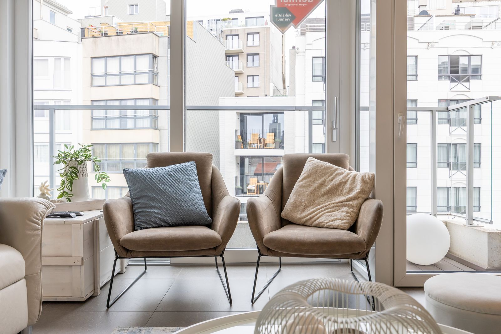 Modern en lichtrijk appartement met 2 slpk pal aan zee in jonge residentie foto 3