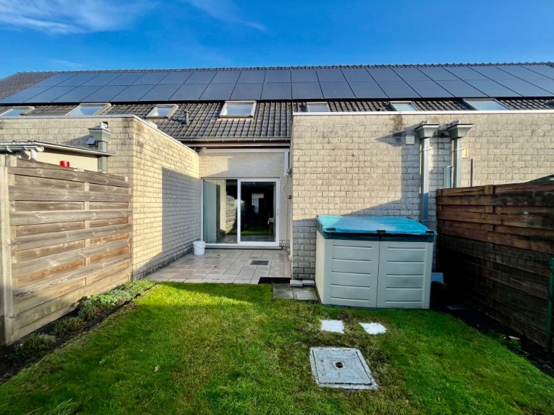 RIJWONING MET TUINTJE EN GARAGE GELEGEN IN DE DORPSKERN VAN SLEIDINGE foto 10