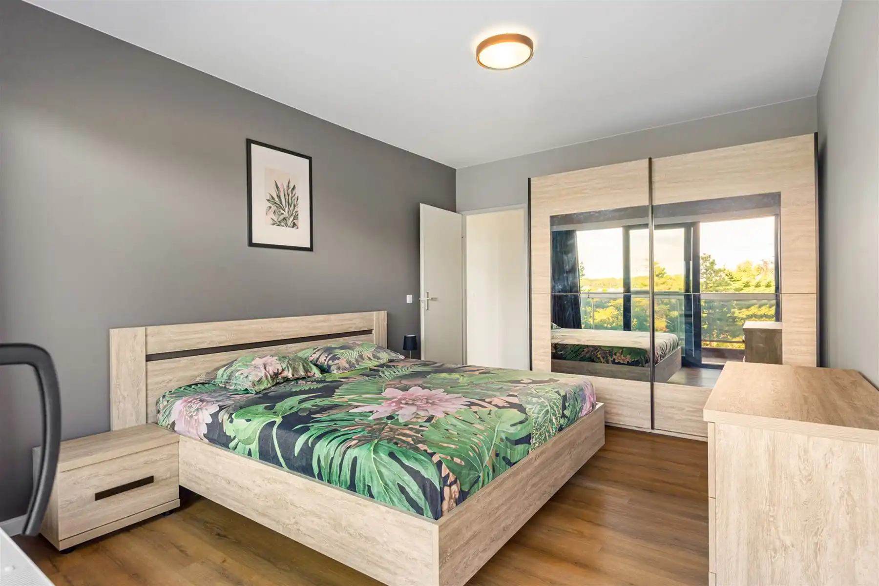Gerenoveerd appartement met 2 slaapkamers te Merksem! foto 7