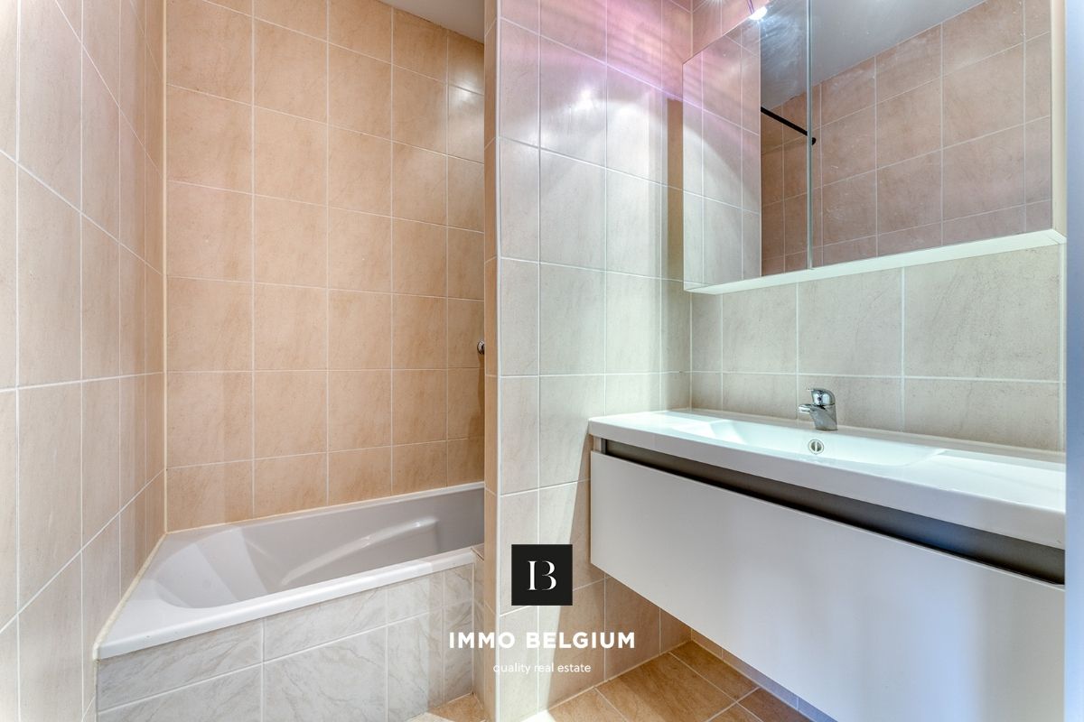 Mooi gerenoveerd appartement met tuintje nabij het centrum foto 9