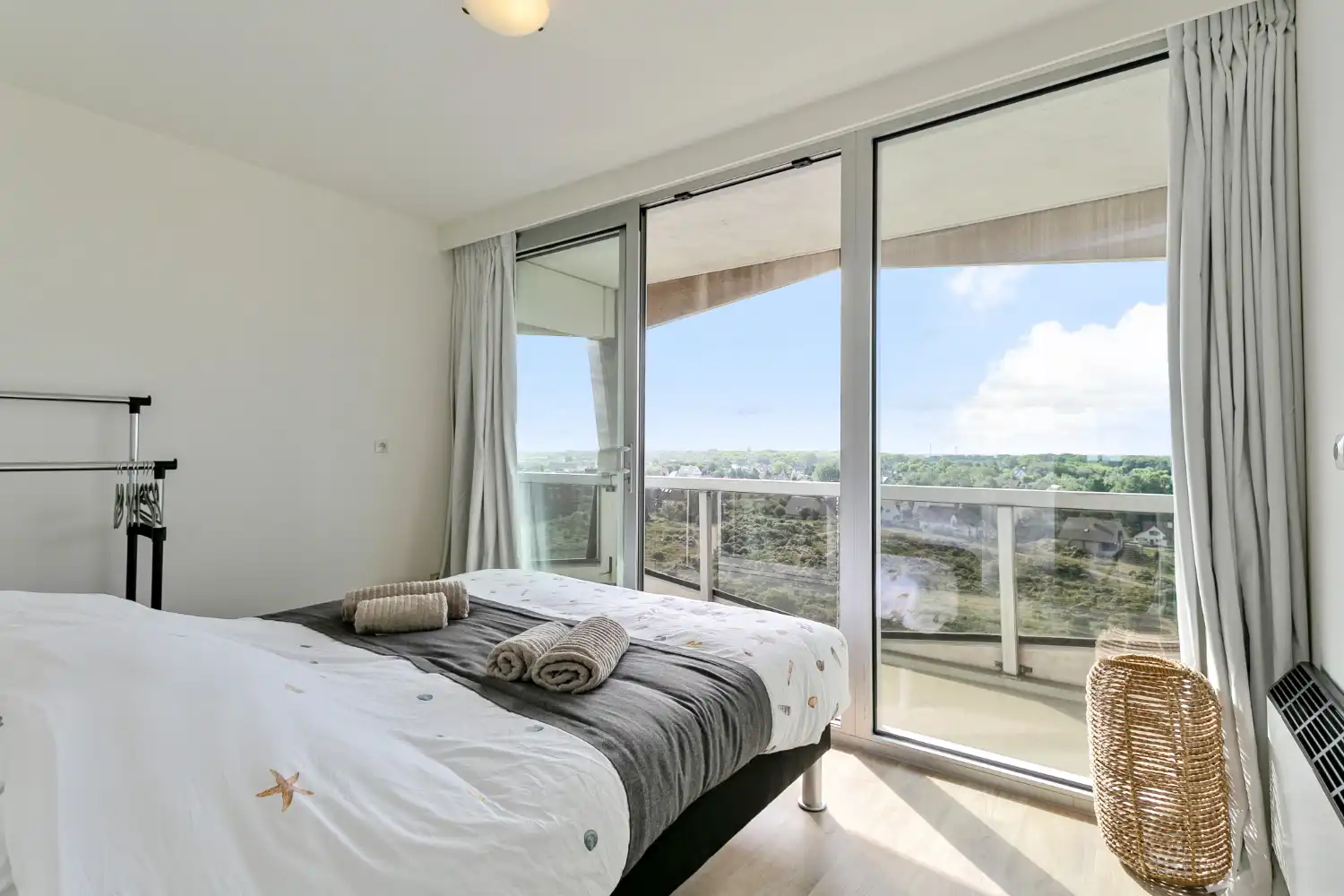 Prachtig ruim 3-slaapkamer hoekappartement met panoramisch zeezicht foto 8
