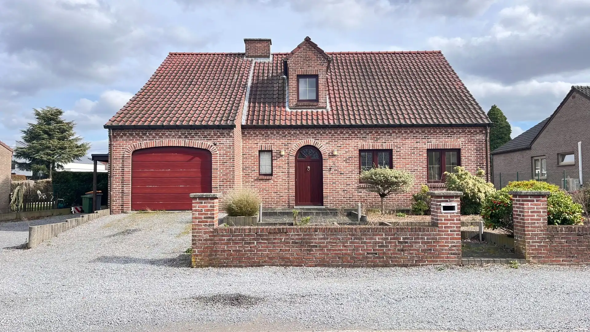 Hoofdfoto van de publicatie: Vrijstaande woning met tuin en inpandige garage