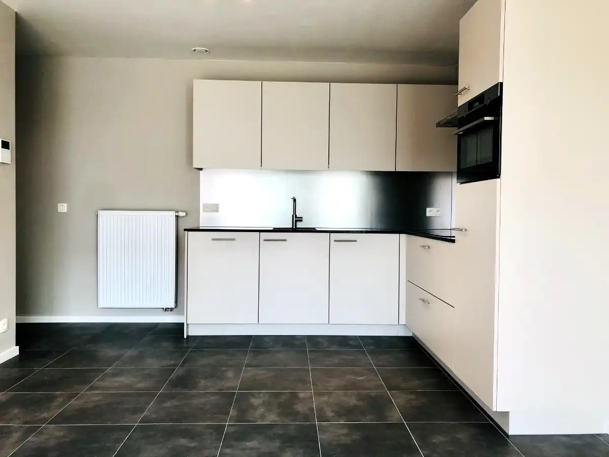 Modern 1 SLPK Appartement met terras en staanplaats foto 5