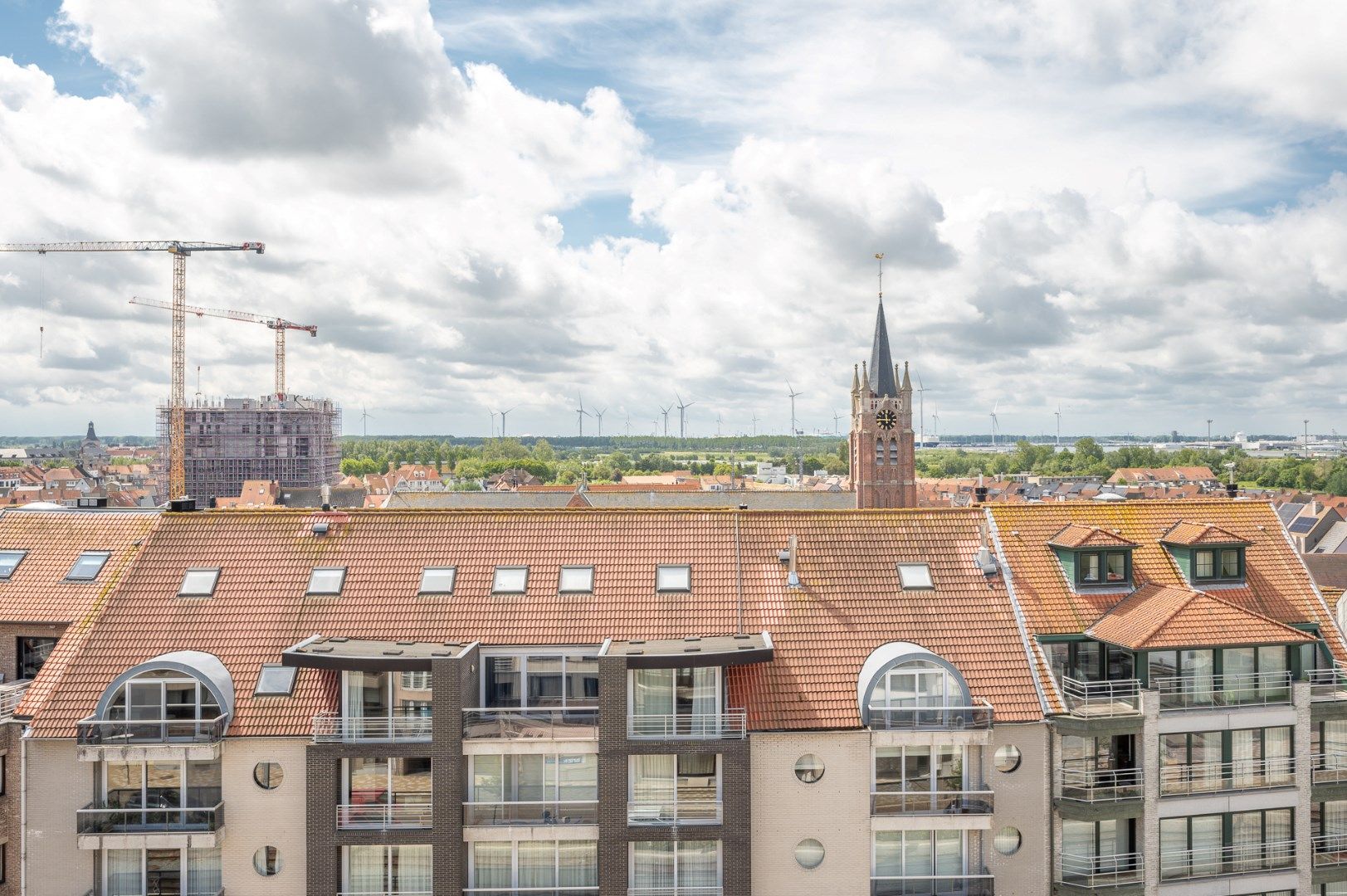 Ruim en zongericht appartement met 4 slaapkamers foto 20