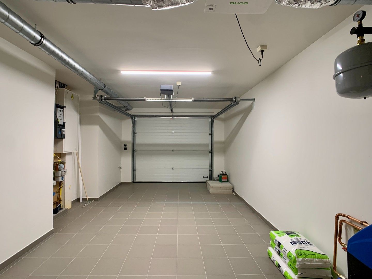 Halfopen woning in Bottelare te huur: licht, ruimte en groen foto 15