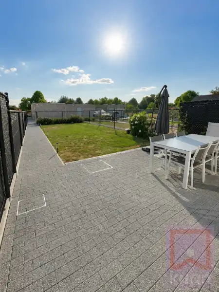 Volledig instapklaar gelijkvloers appartement met 2 slaapkamers, ruime tuin én garagebox foto 18