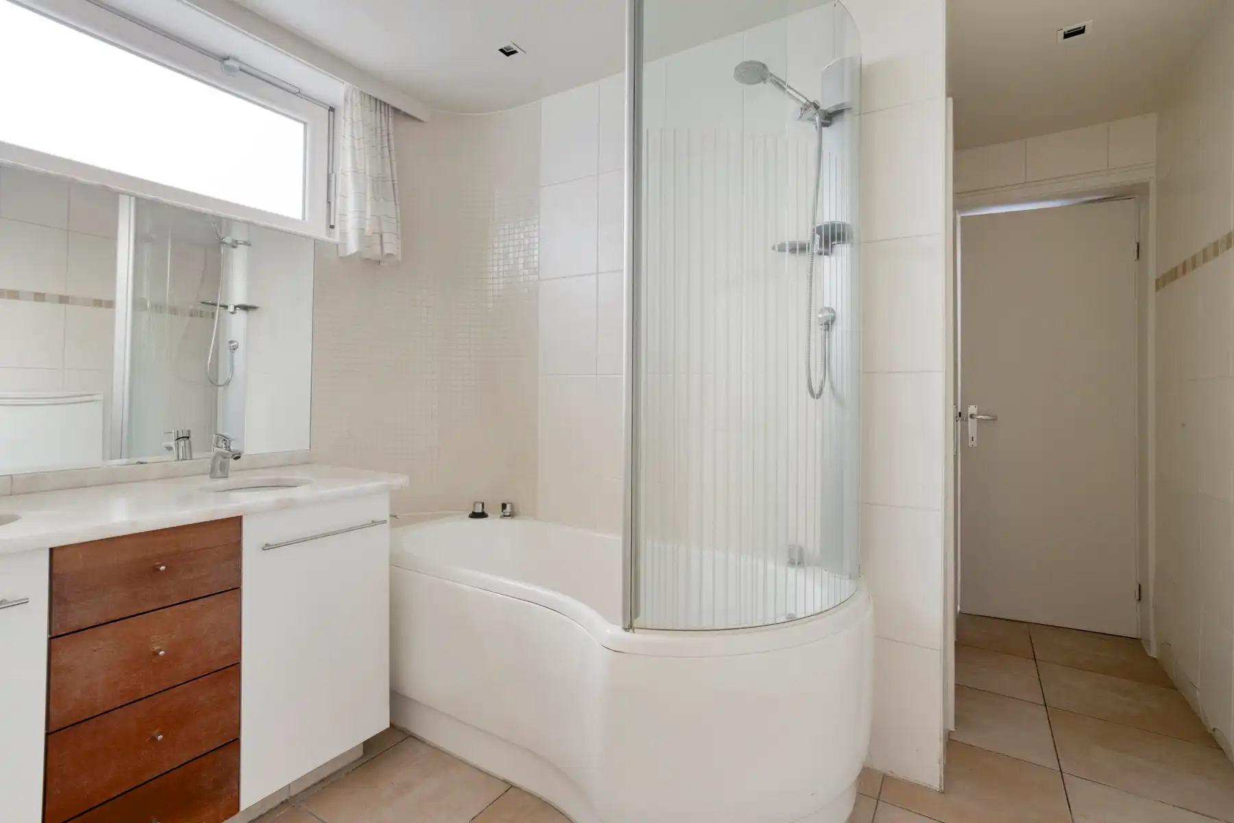 Ruime halfopen bebouwing met 4 slaapkamers! foto 14