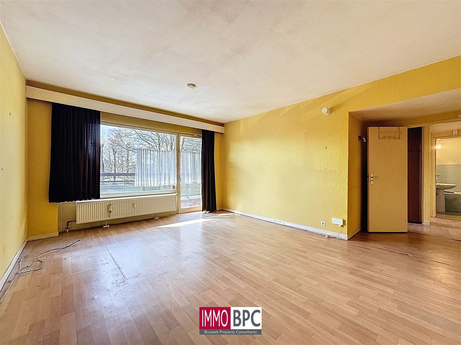 te renoveren appartement met groot terras! foto 2