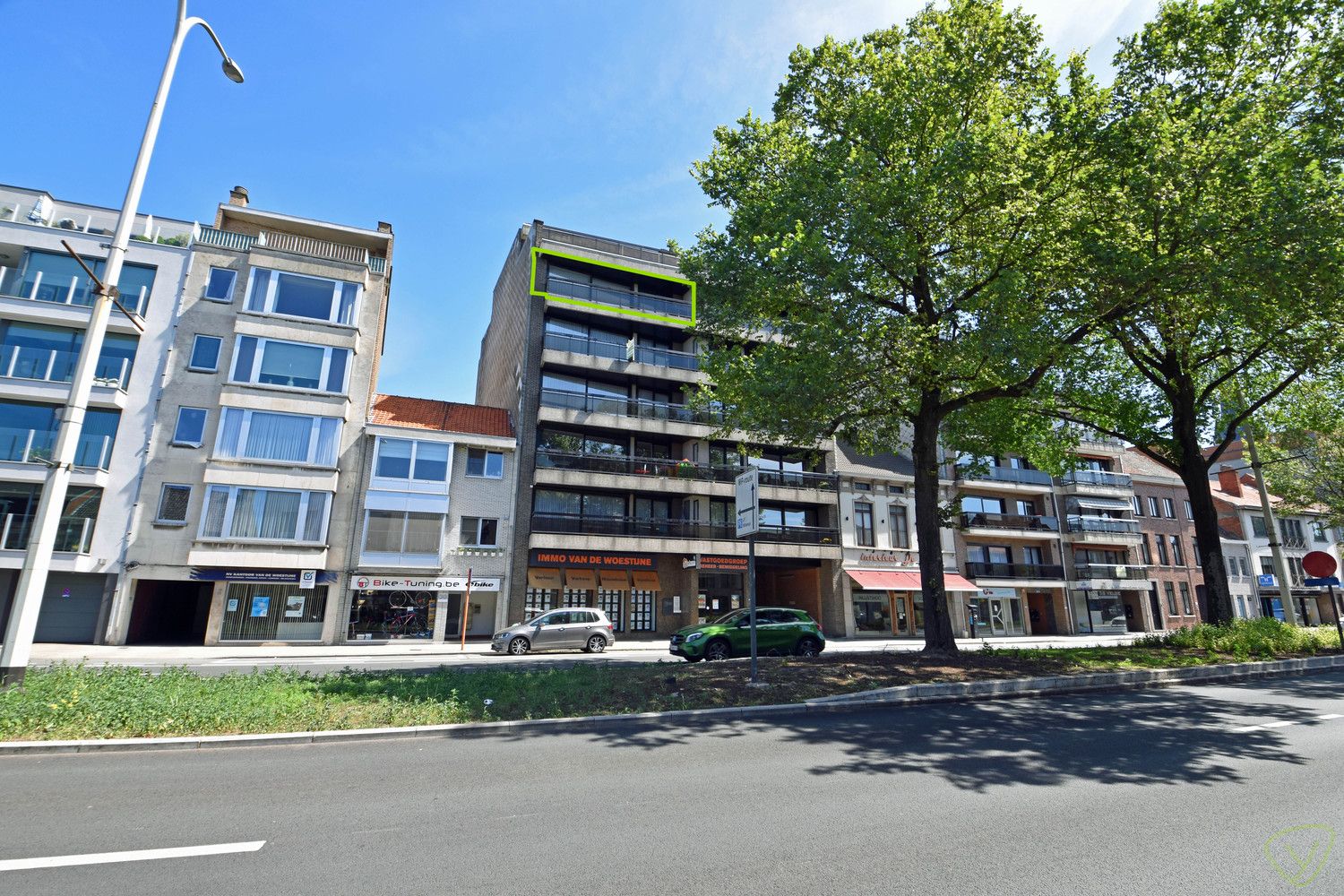 Instapklaar appartement te huur nabij het centrum van Eeklo! foto {{pictureIndex}}
