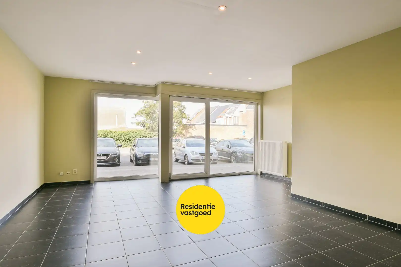 Gelijkvloersappartement met ondergrondse parkeerplaats te koop te Eernegem foto 2