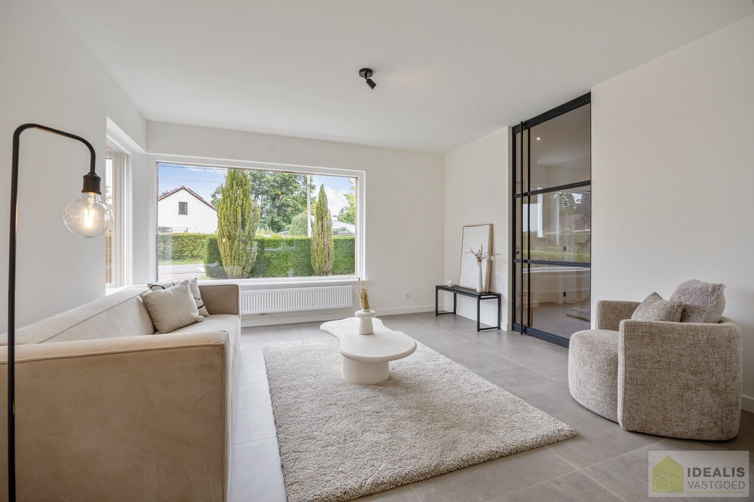 PRACHTIG GELEGEN EN INSTAPKLARE VILLA IN NIEUWBOUWSTAAT! foto 10