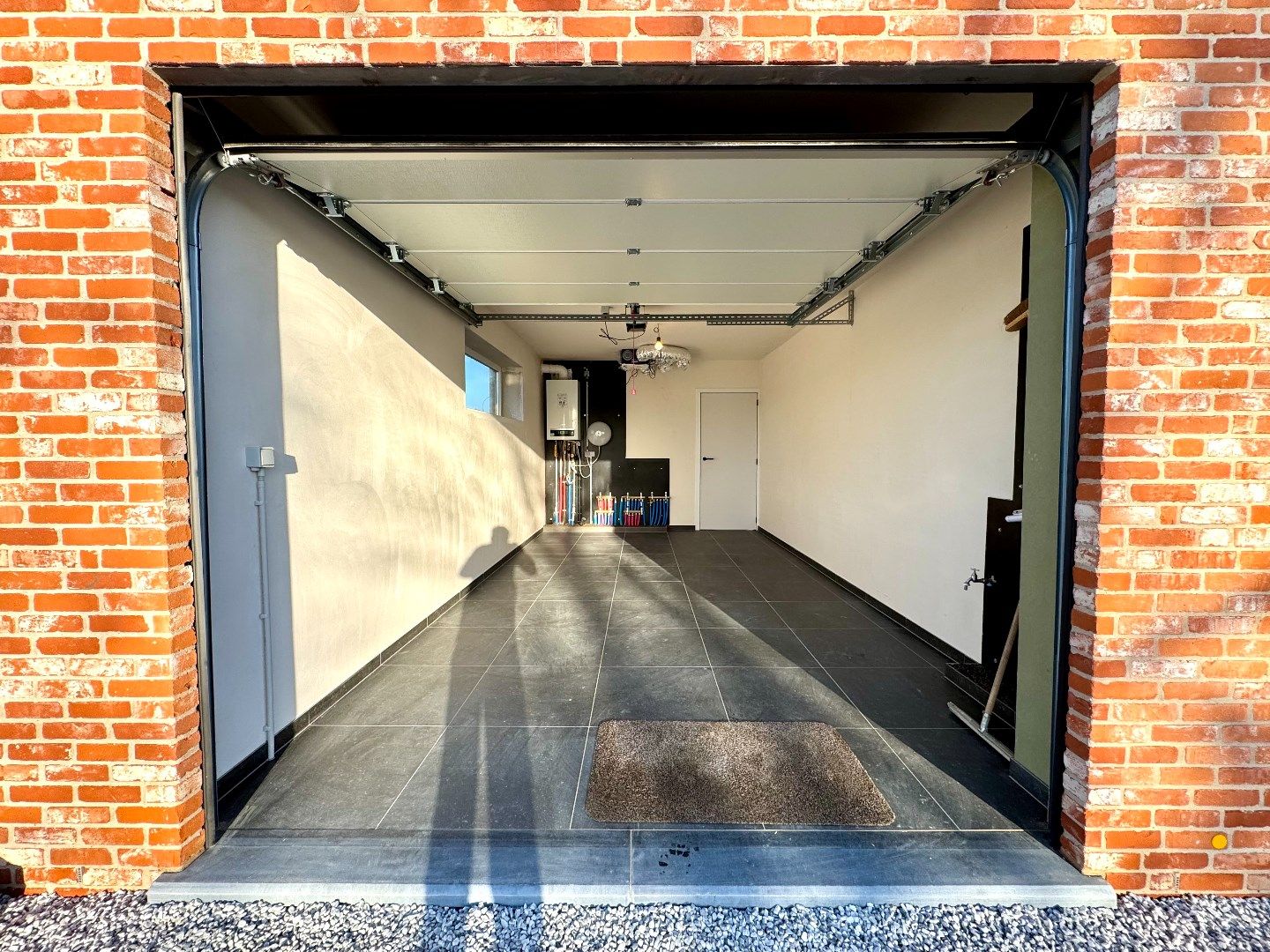 GERENOVEERDE HALFOPEN WONING MET 3 SLPKS, 2 BADKAMERS, TUIN EN GARAGE foto 22