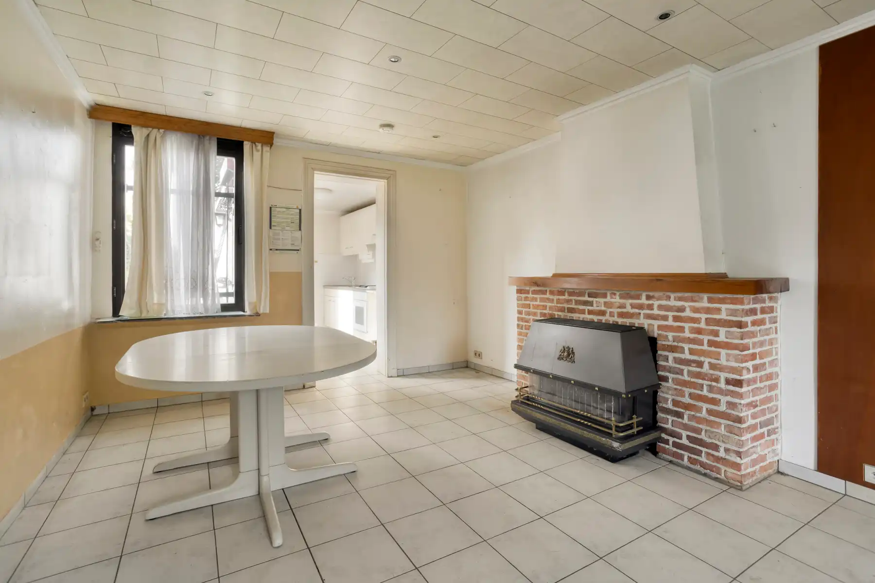 Te renoveren woning met ruime tuin aan Fort II Wommelgem. foto 6