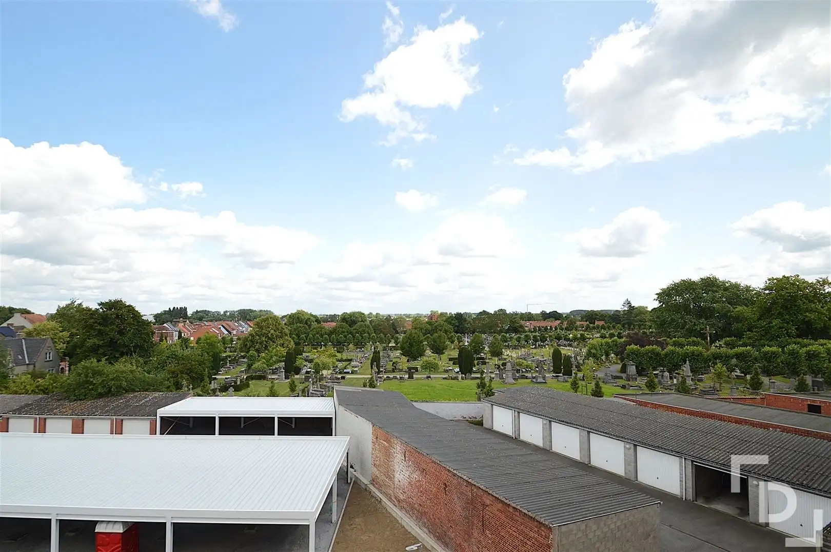 Nieuwbouwappartement met 2 slaapkamers en carport te Ieper foto 16
