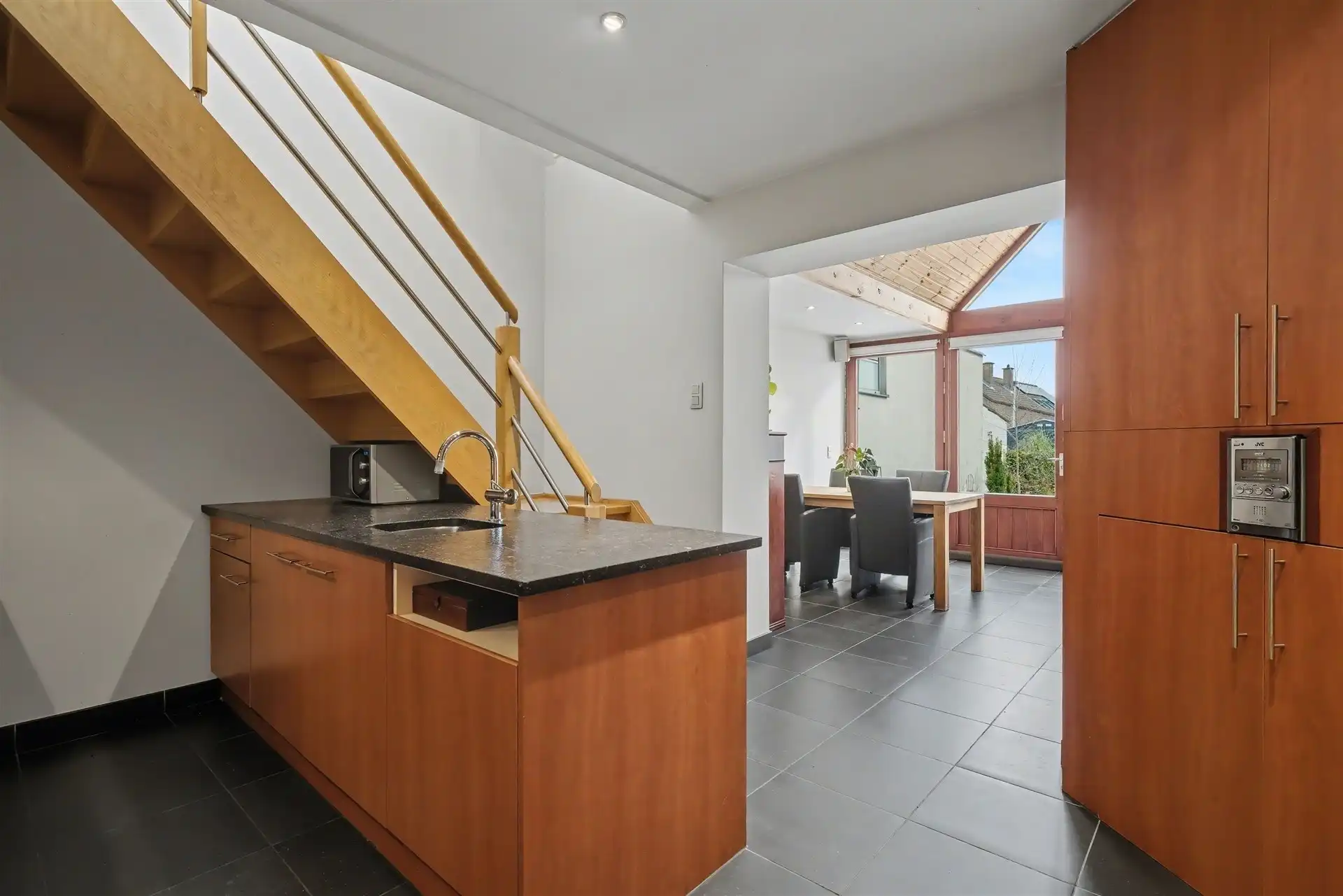 Charmante starterswoning met 3 slaapkamers en garage nabij het centrum van Sint-Gillis-Waas foto 5