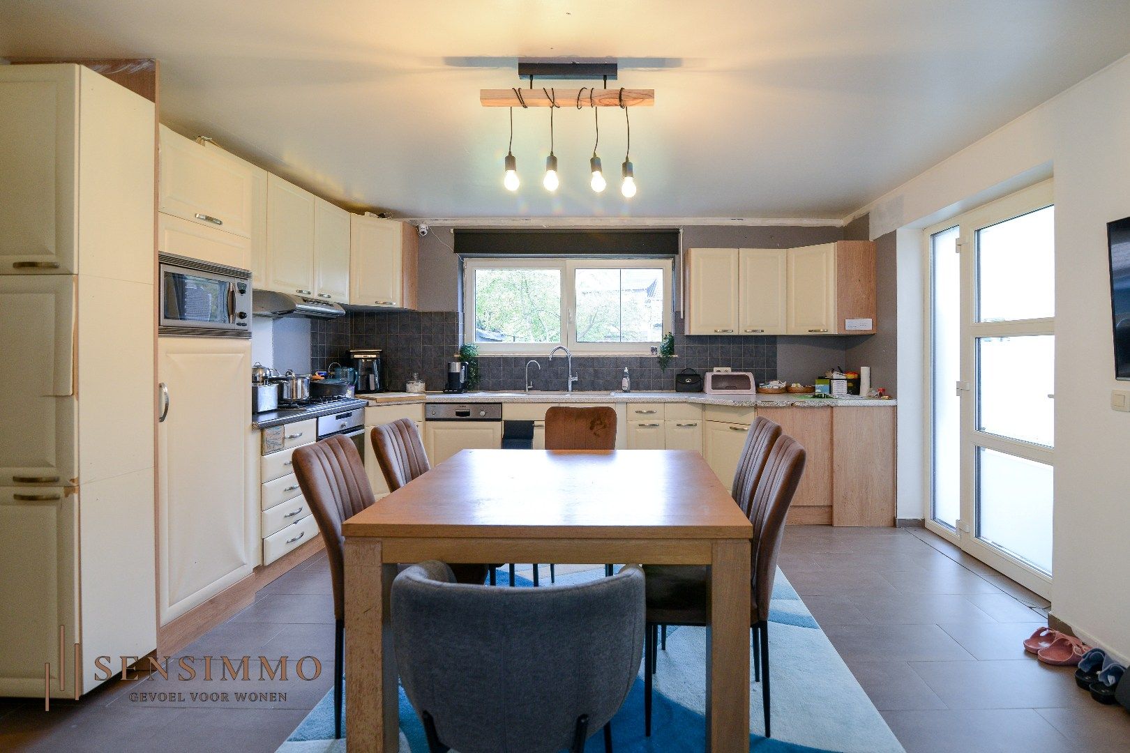 Halfopen woning met 3 slaapkamers en ruime tuin foto 7
