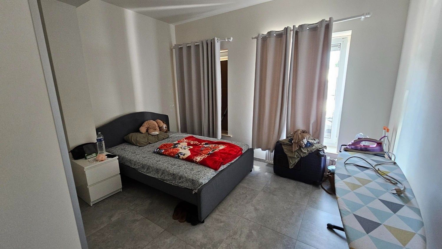 Ruim modern gelijkvloers appartement in Maasmechelen . foto 5
