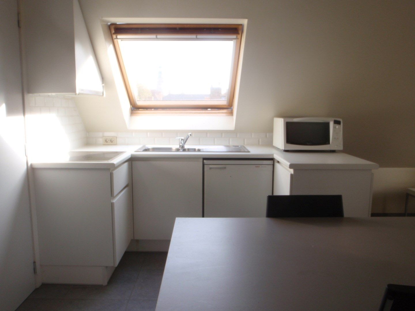 Ruime studio in hartje Brugge  foto 2