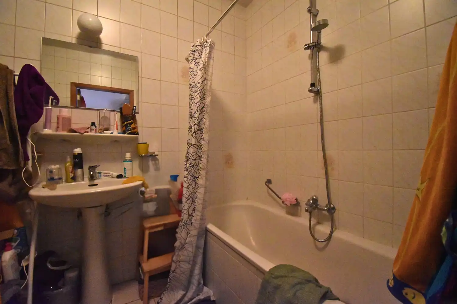 Appartement met 2 slaapkamers, terras en garage te Sint-Pieters-Leeuw foto 4