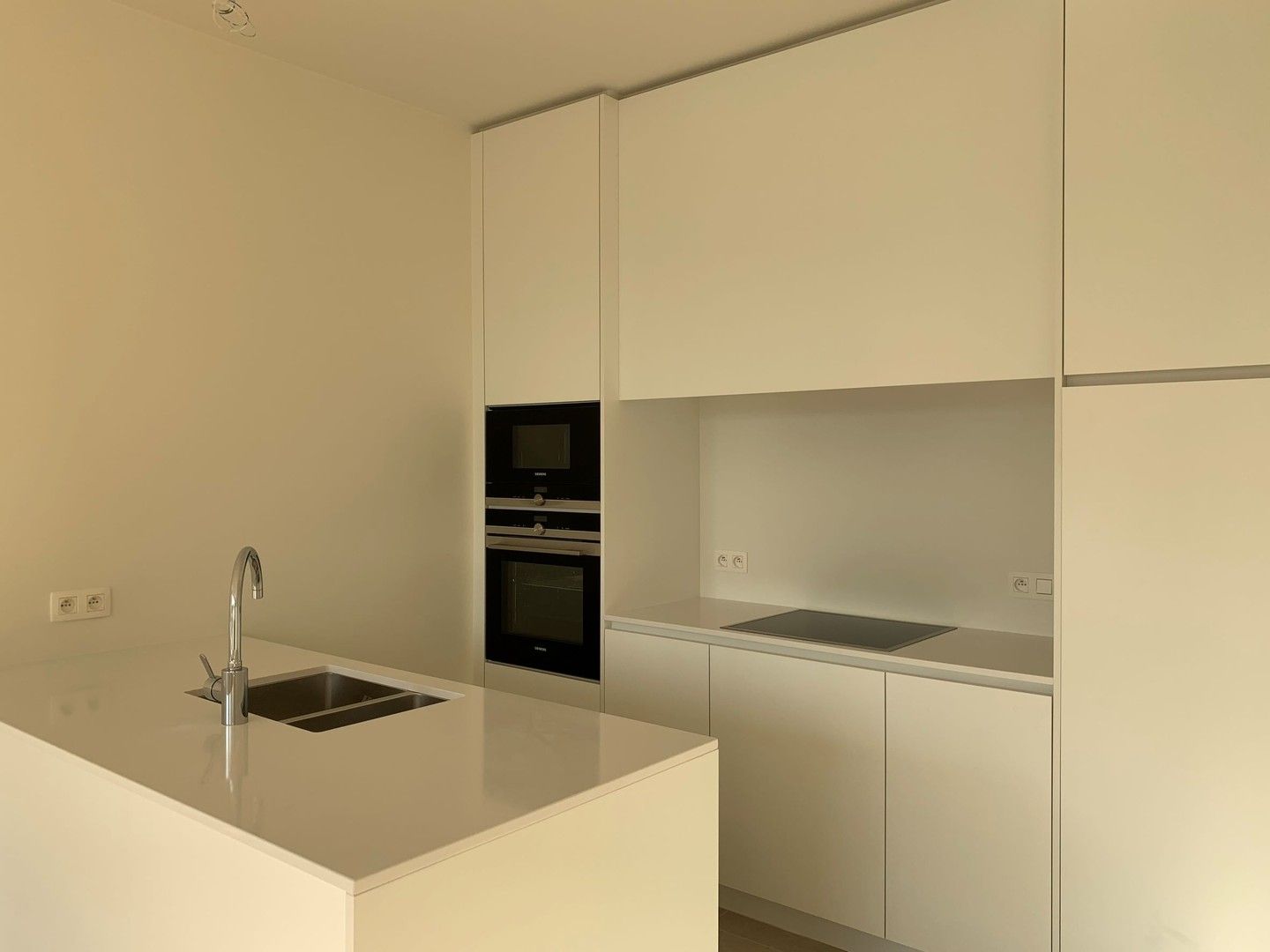Lichtrijk nieuwbouw appartement met 2 slaapkamers, zonneterras, parking en berging foto 3