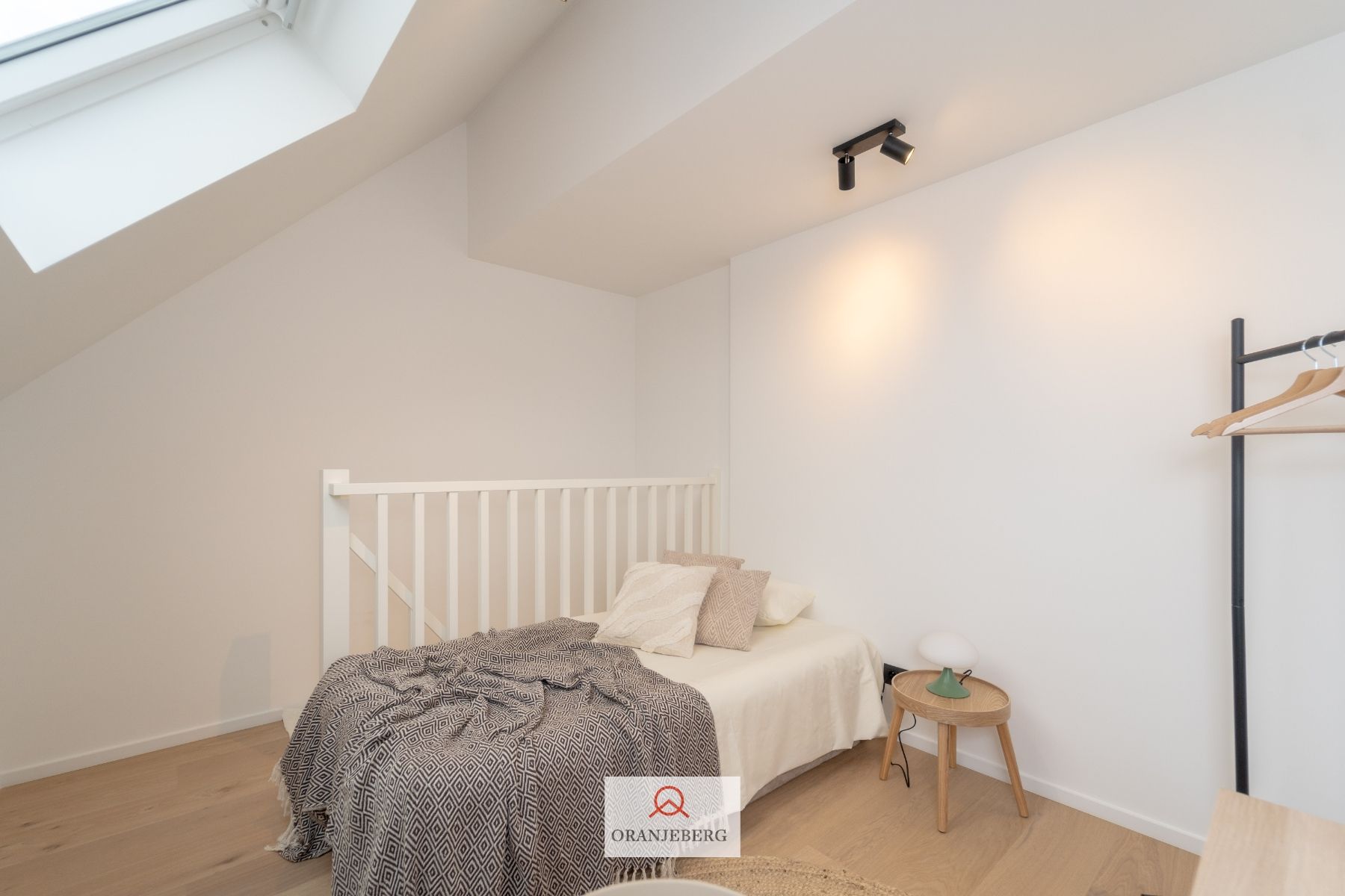 Gerenoveerde lichtrijke duplex studentenstudio foto 10