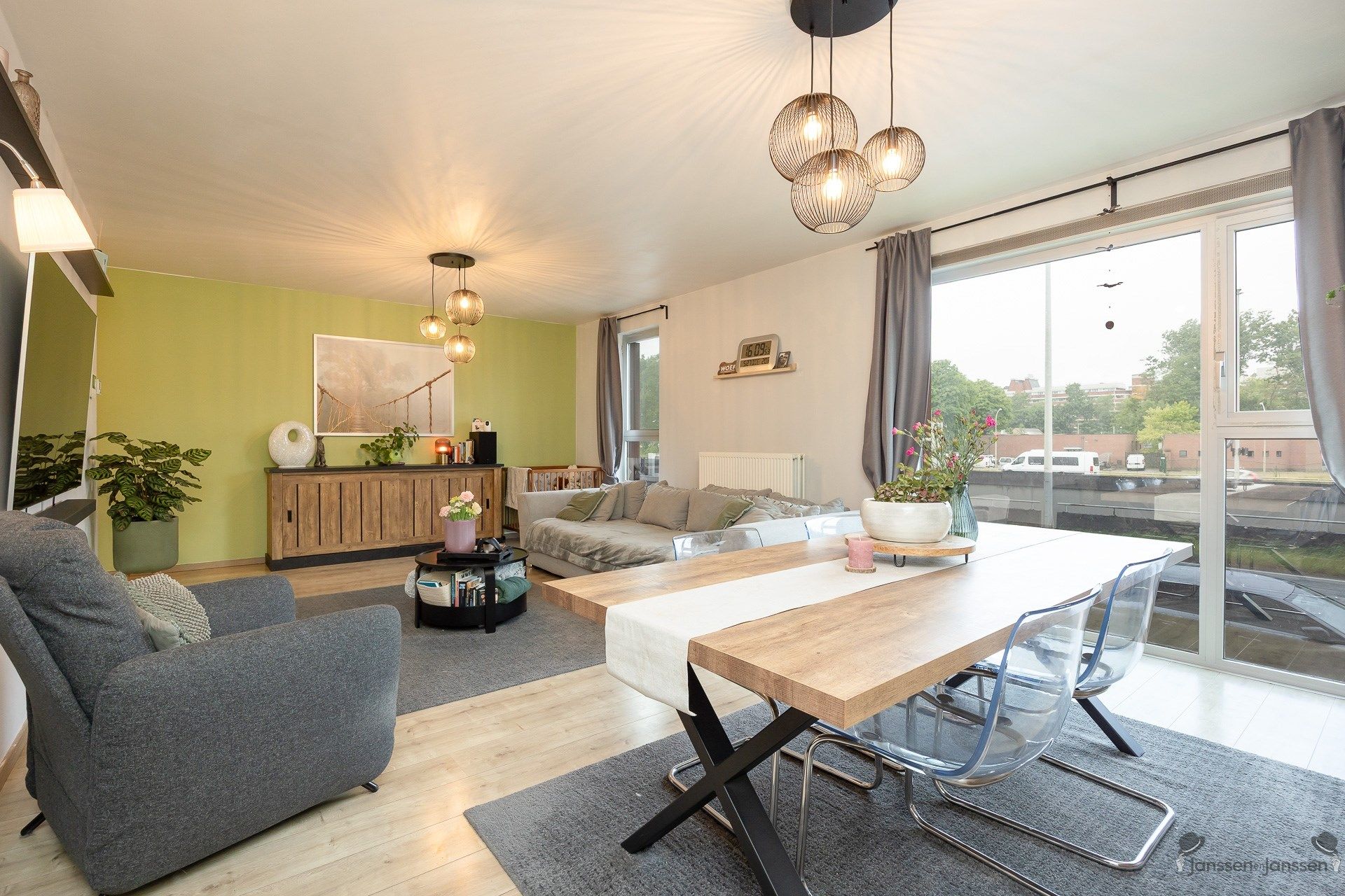Instapklaar ruim gelijkvloersappartement met tuin. foto 5