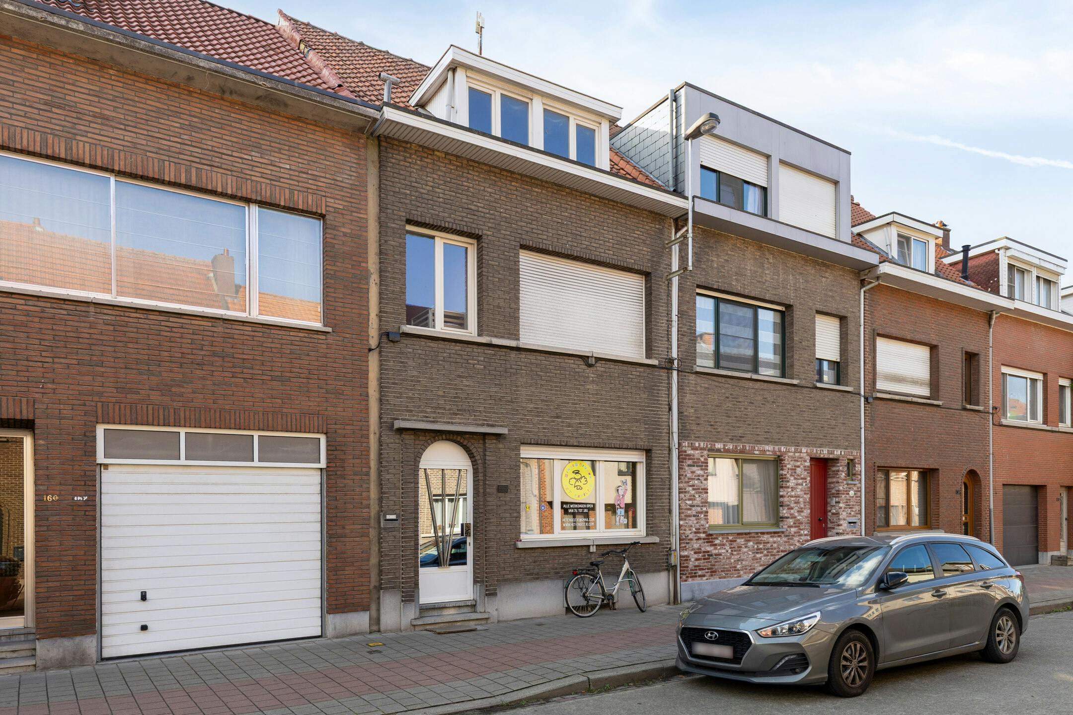 Huis met veel potentieel te koop in Merksem foto 14