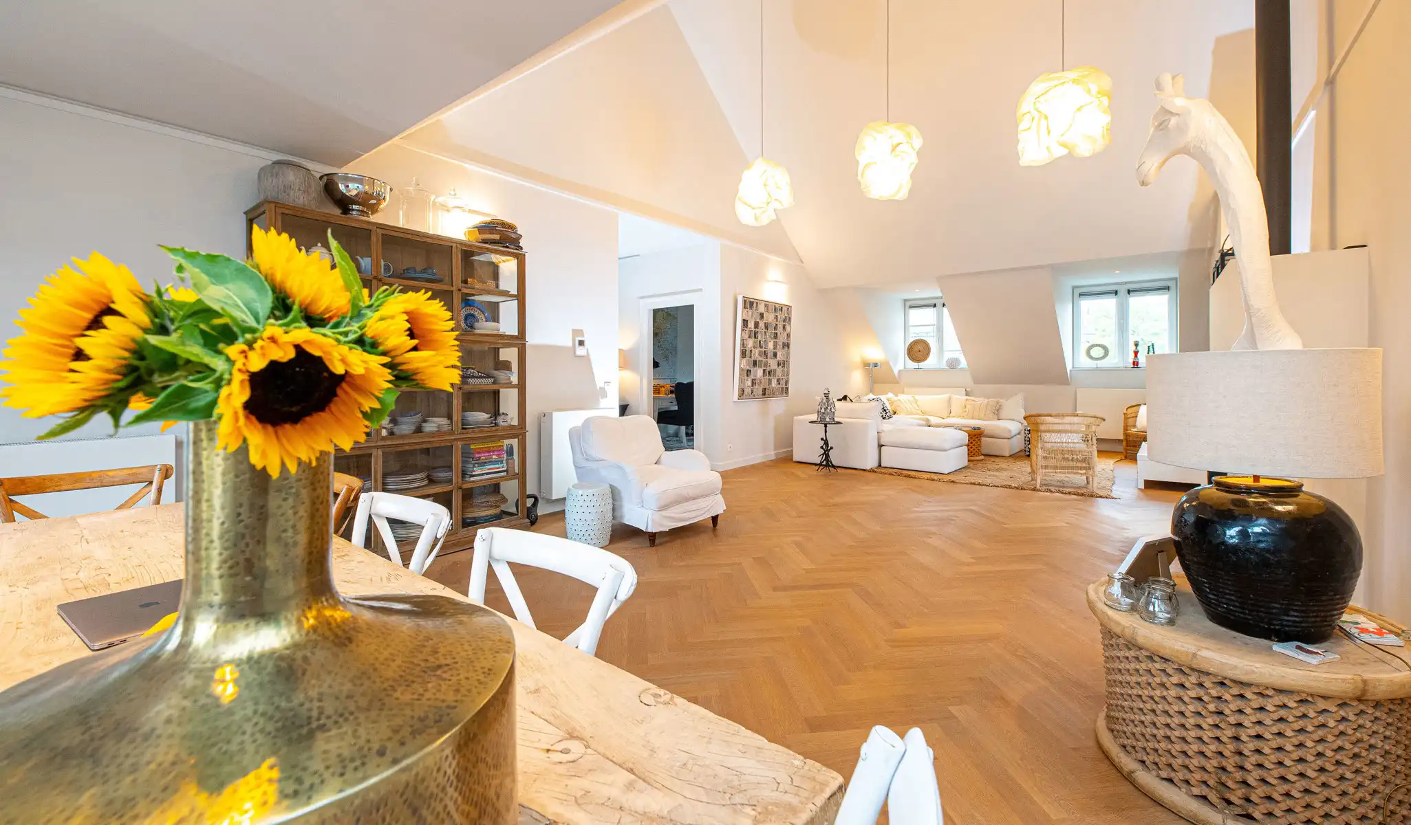 Gerenoveerd, authentiek 3 slpk. app. op toplocatie + terras + P  foto 2