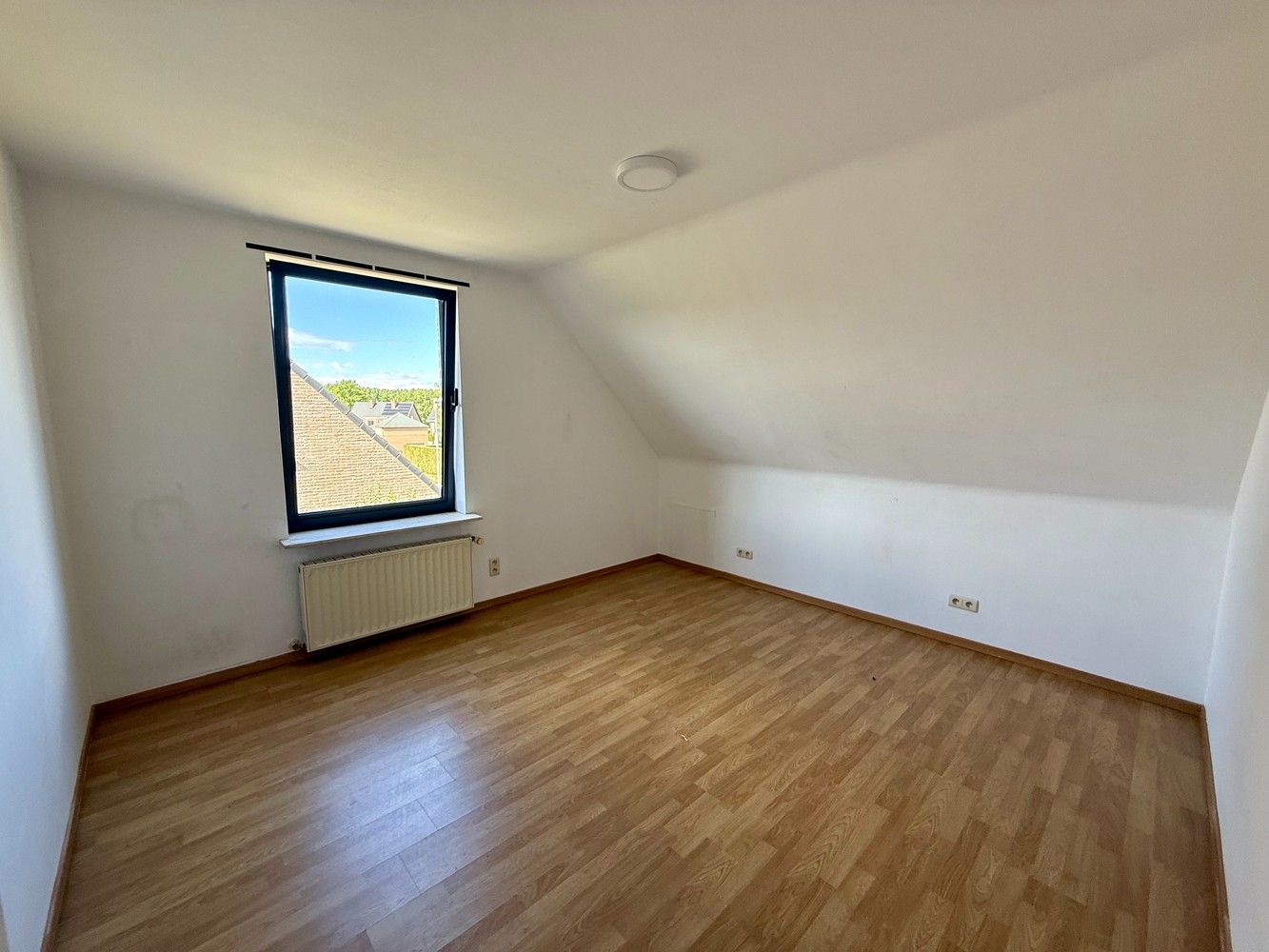 Ruime villa met 4 slaapkamers te huur! foto 8