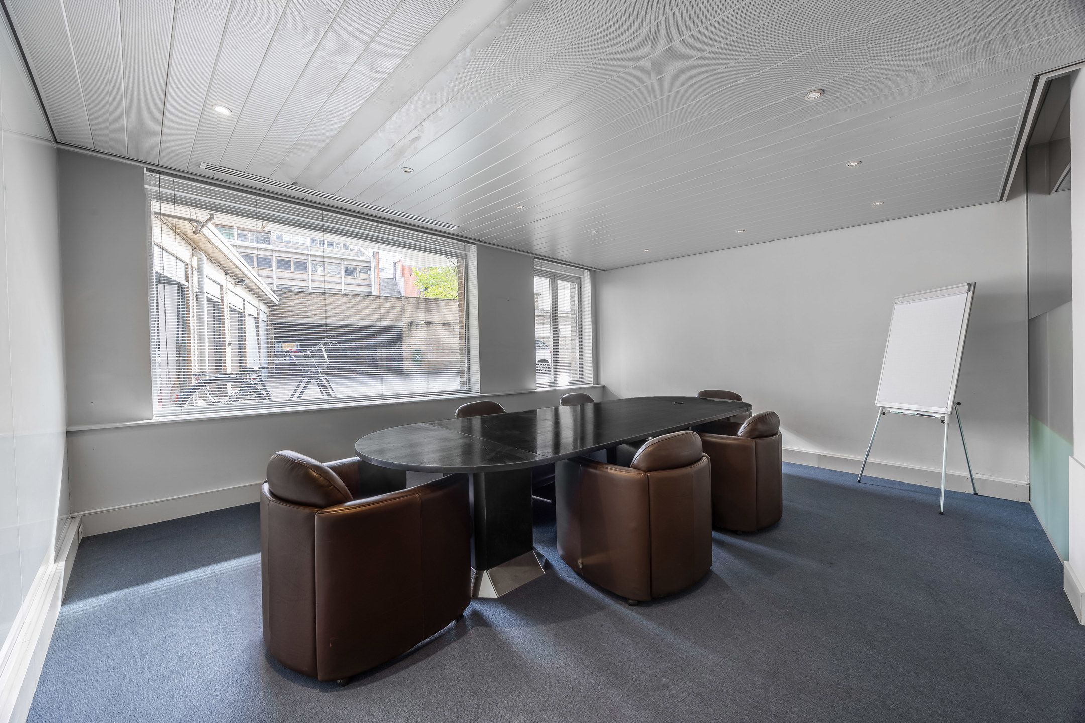 Commercieel handelspand (236m²) op centrale ligging foto 19