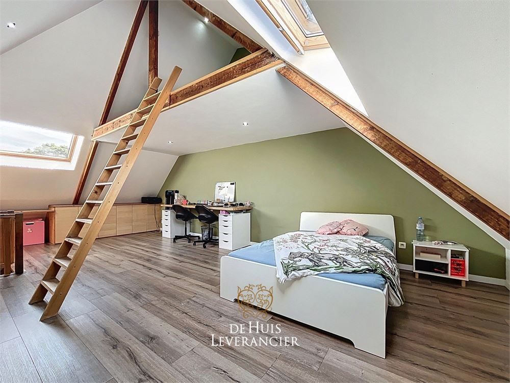 Prachtige, gerenoveerde woning met tuin en garage op toplocatie te koop in Mortsel! foto {{pictureIndex}}