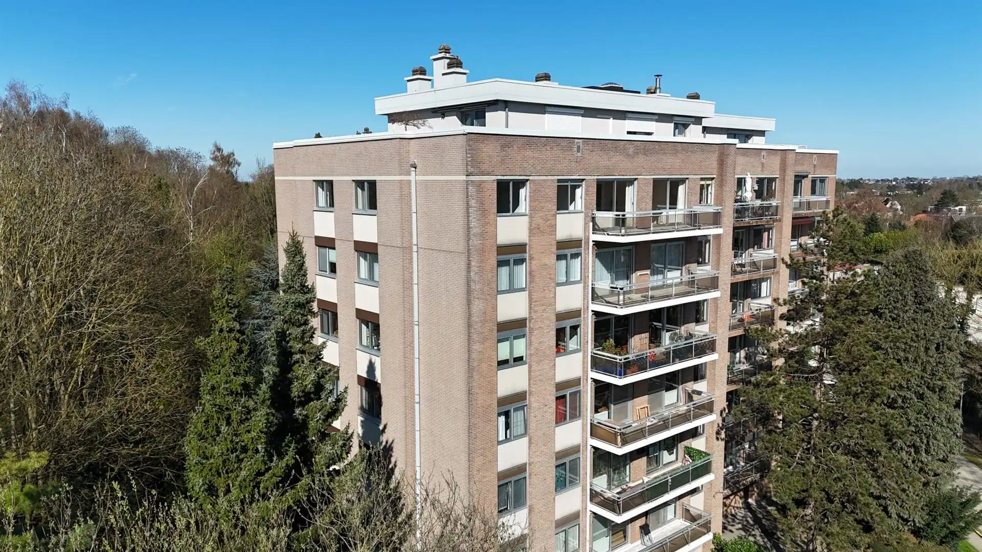 Ruim appartement met 3 slaap-, 2 badkamers en garagebox  foto 2