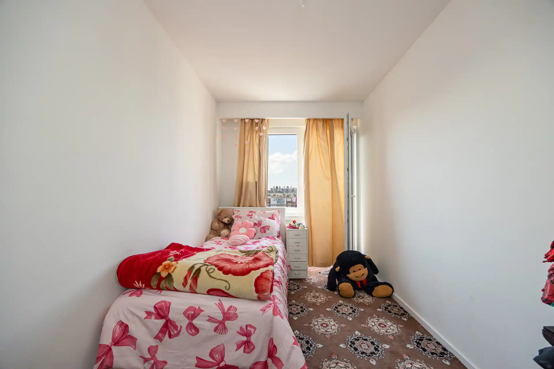 Instapklaar appartement met 3 slaapkamers, terras en kelder foto 8