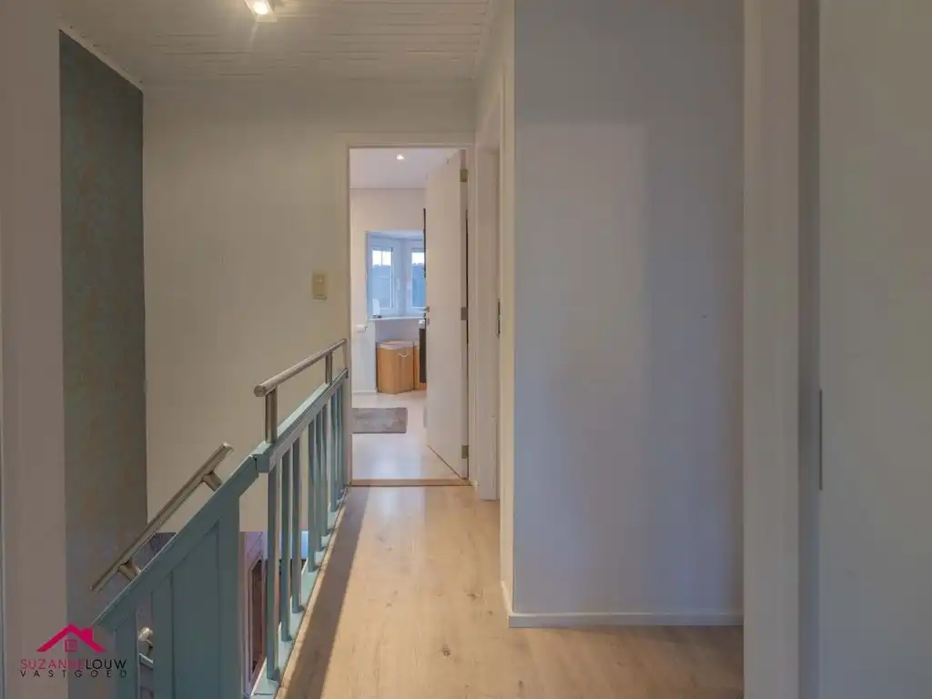Gezellige en instapklare, half vrijstaande woning met veranda foto 23