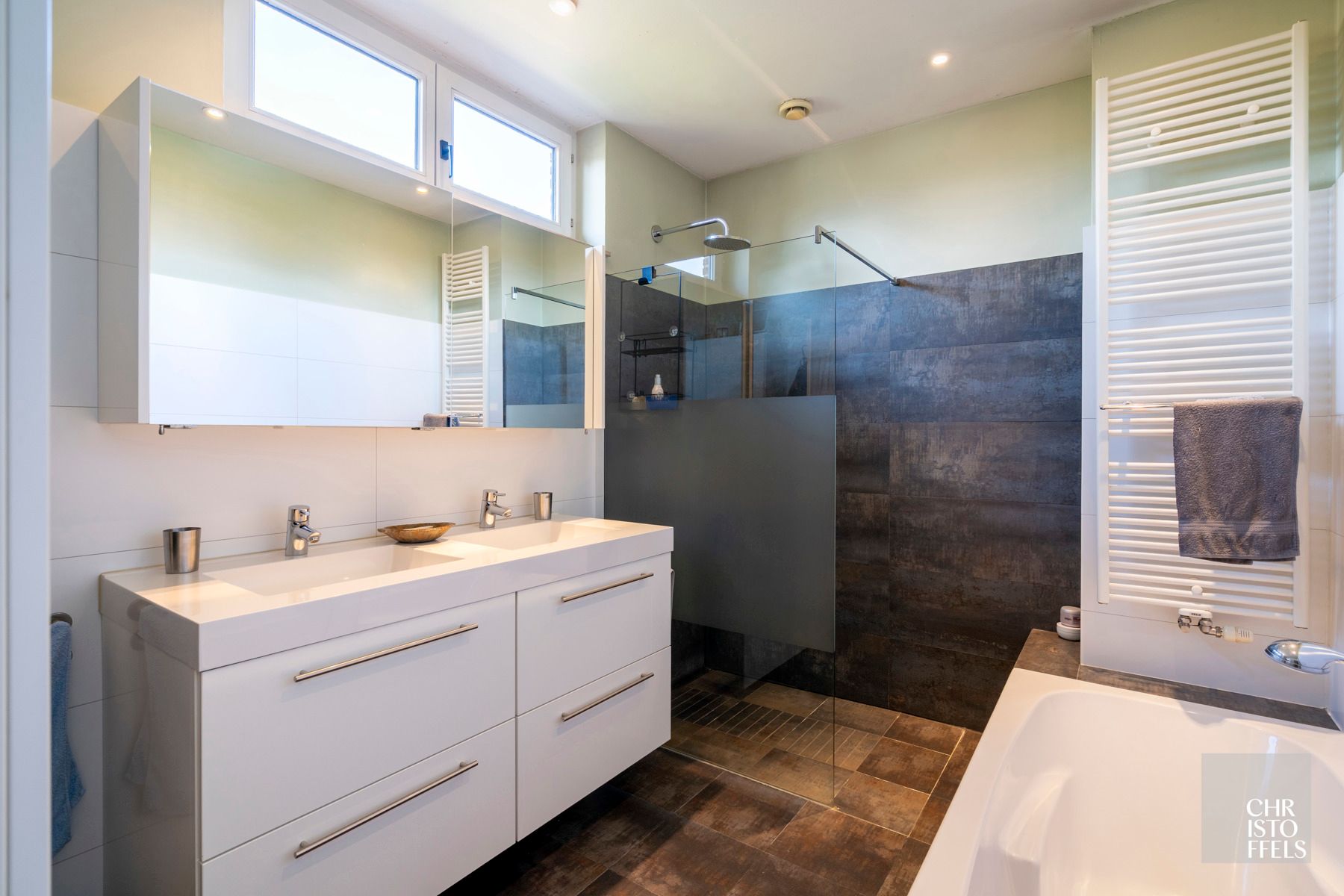 Riante vrijstaande woning mét praktijkruimte in het centrum van Opgrimbie!  foto 31