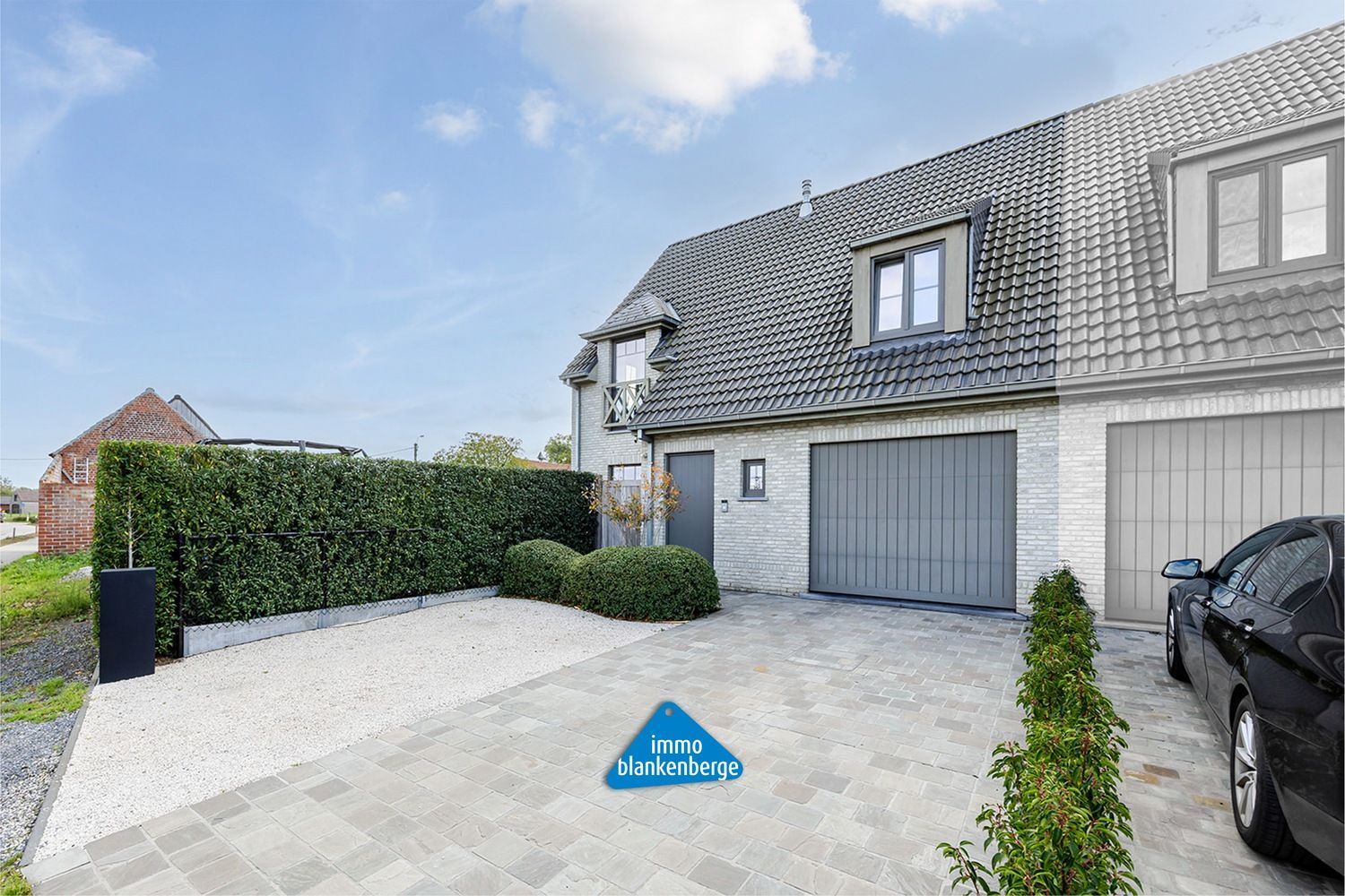 Instapklare gezinswoning met moderne afwerking en zuidgerichte tuin in Oedelem foto {{pictureIndex}}