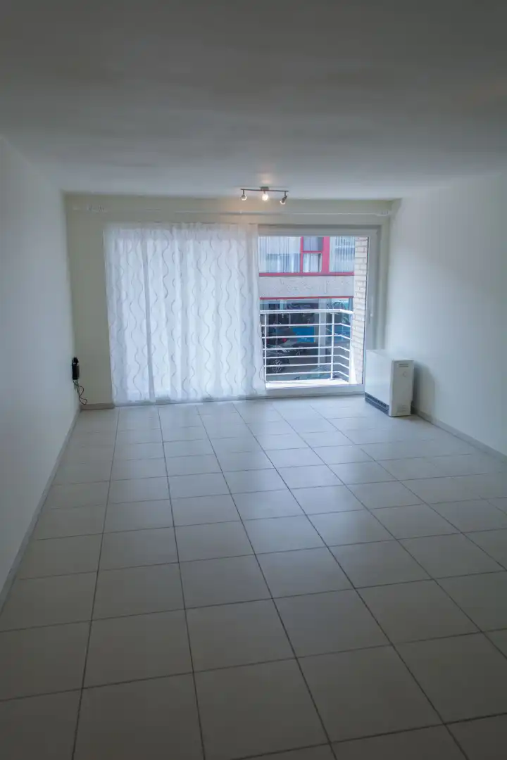 Ongemeubelde studio op de eerste verdieping foto 17