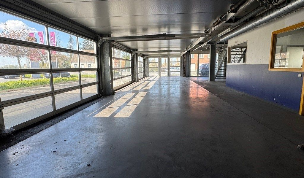 Commercieel gelegen magazijn met showroom te huur in Wetteren foto 8