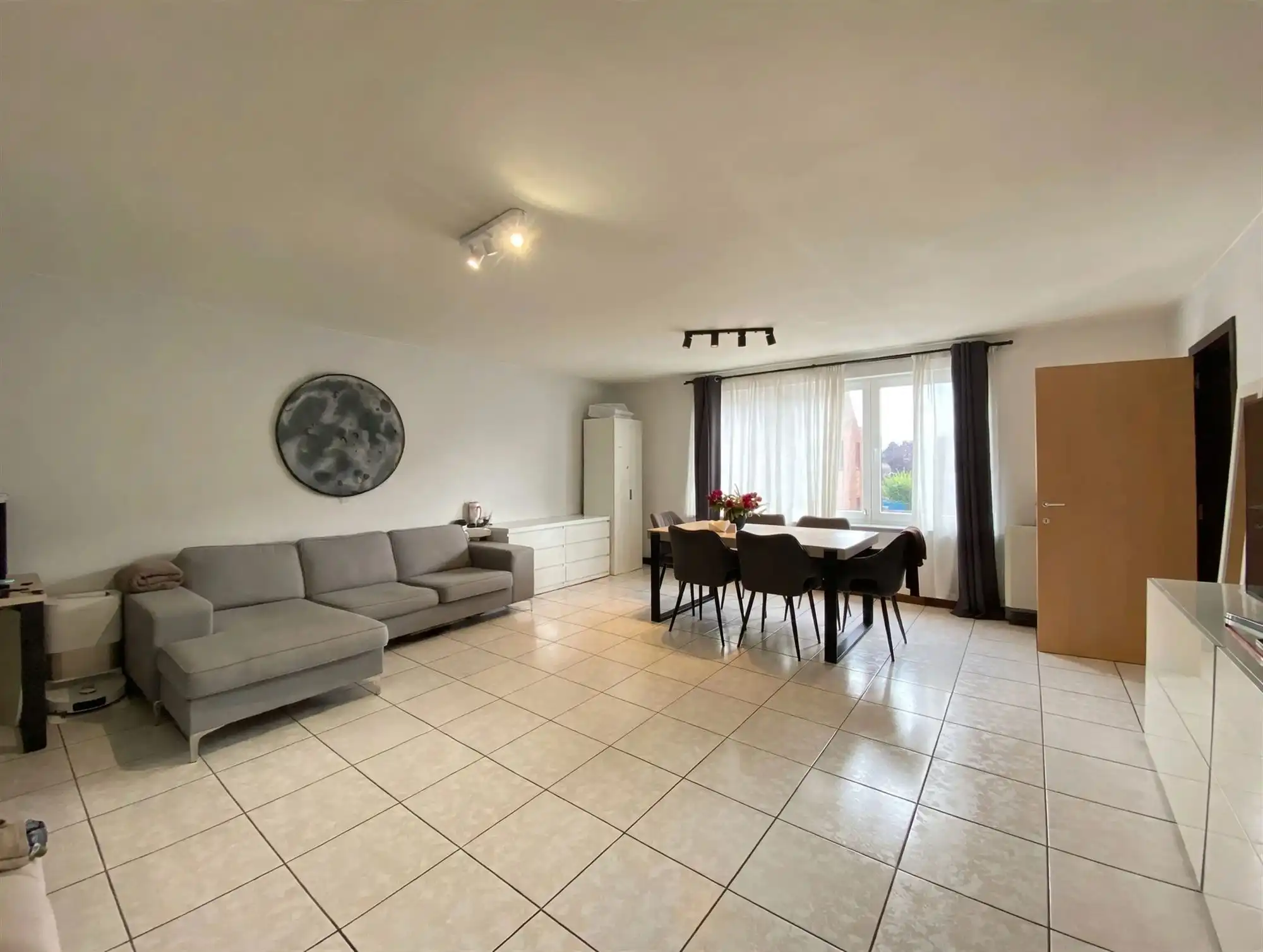 Ruim 2 slaapkamer appartement met garage te Ertvelde foto 2