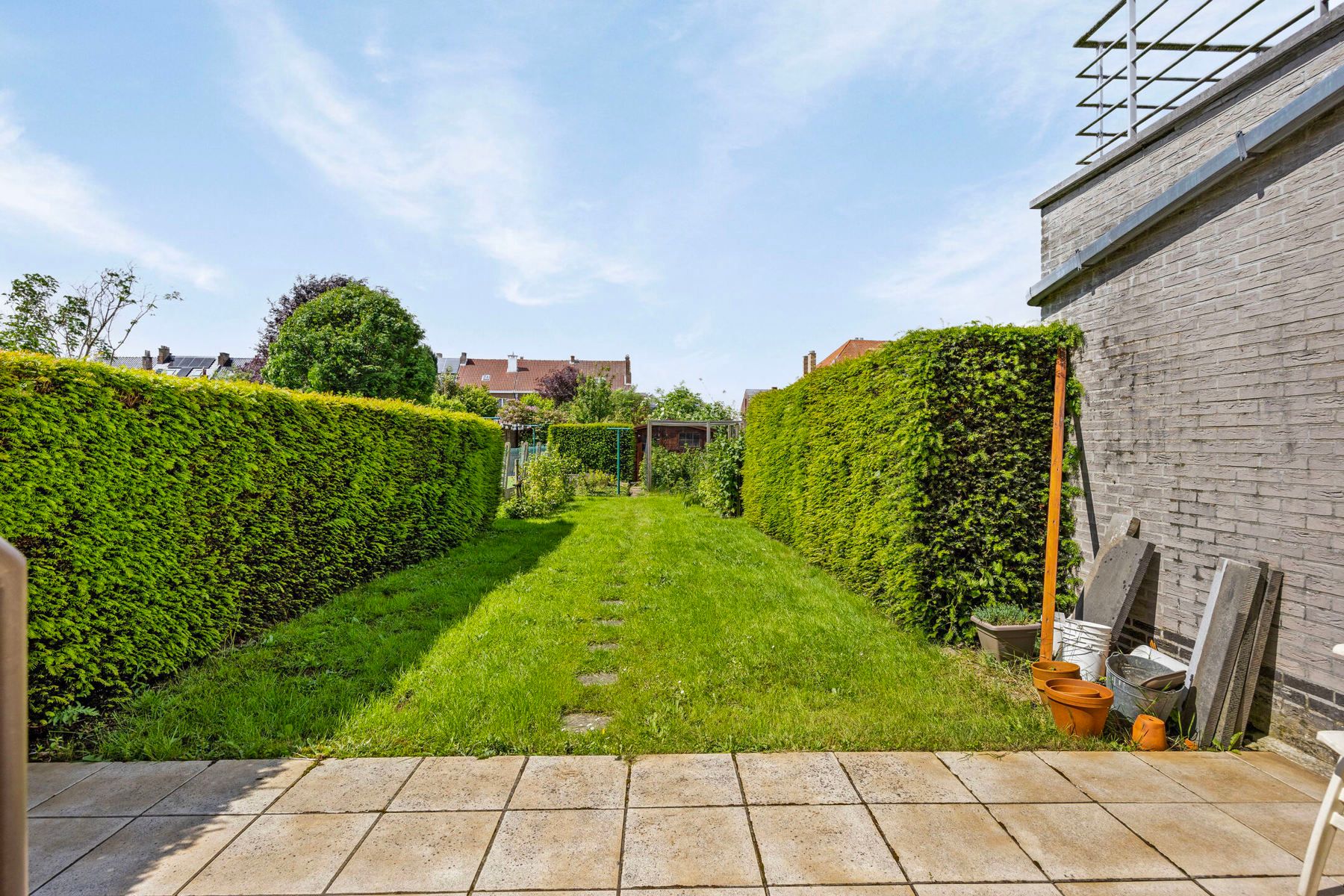 Architecturale woning met 4 slaapkamers en leuke tuin  foto 2