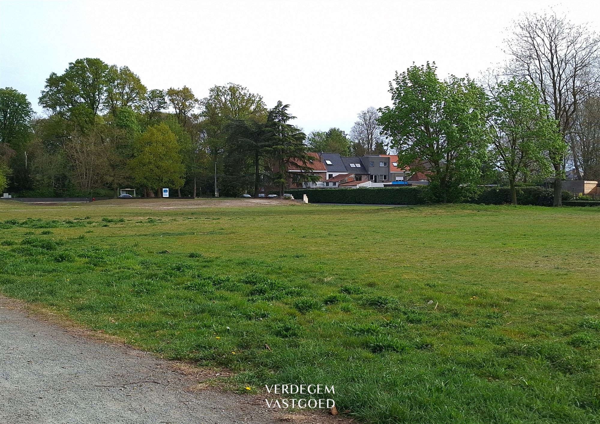 Mooi gelegen projectgrond voor meergezinswoningen - site oud zwembad foto 2
