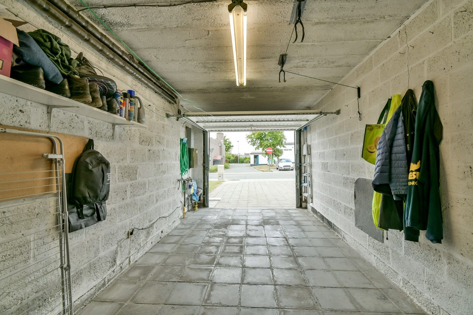 Te renoveren woning in een rustige woonwijk! foto 12