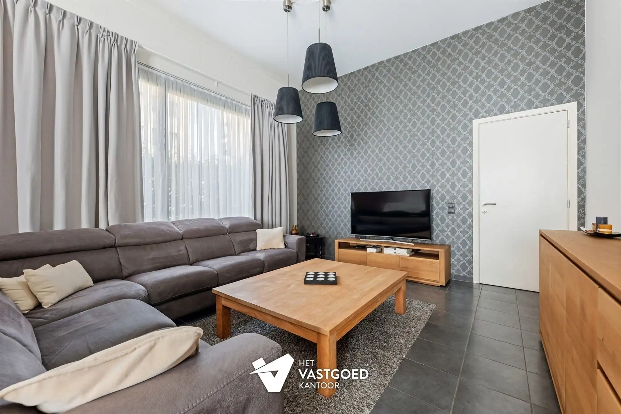 PRACHTIG GELEGEN GELIJKVLOERS APPARTEMENT MET 1 SLAAPKAMER EN ZEER RUIM TERRAS AAN DE KEMPISCHE KAAI TE HASSELT foto 6