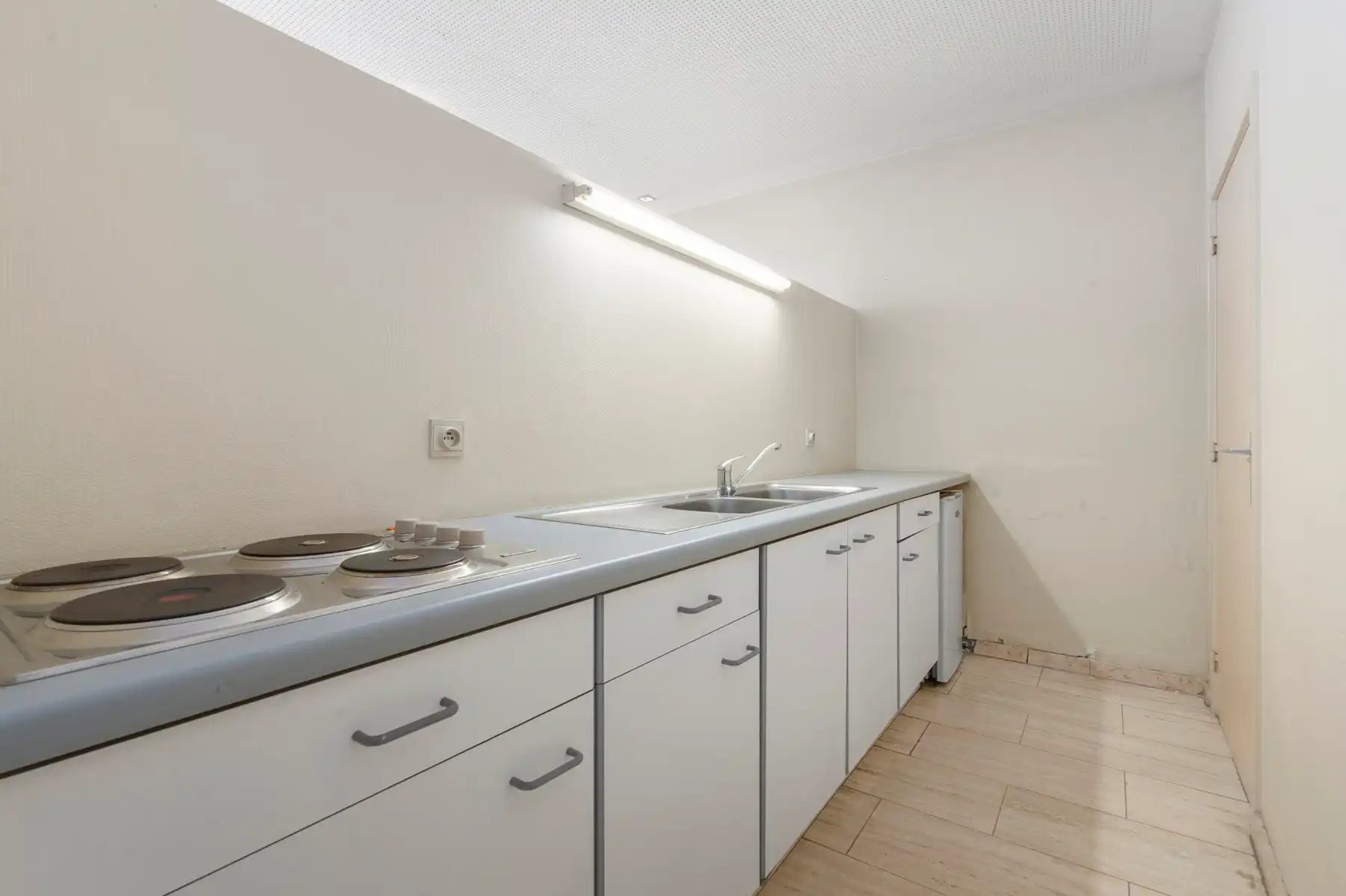 Te renoveren woonhuis op 219m²,centraal gelegen te Roeselare foto 5