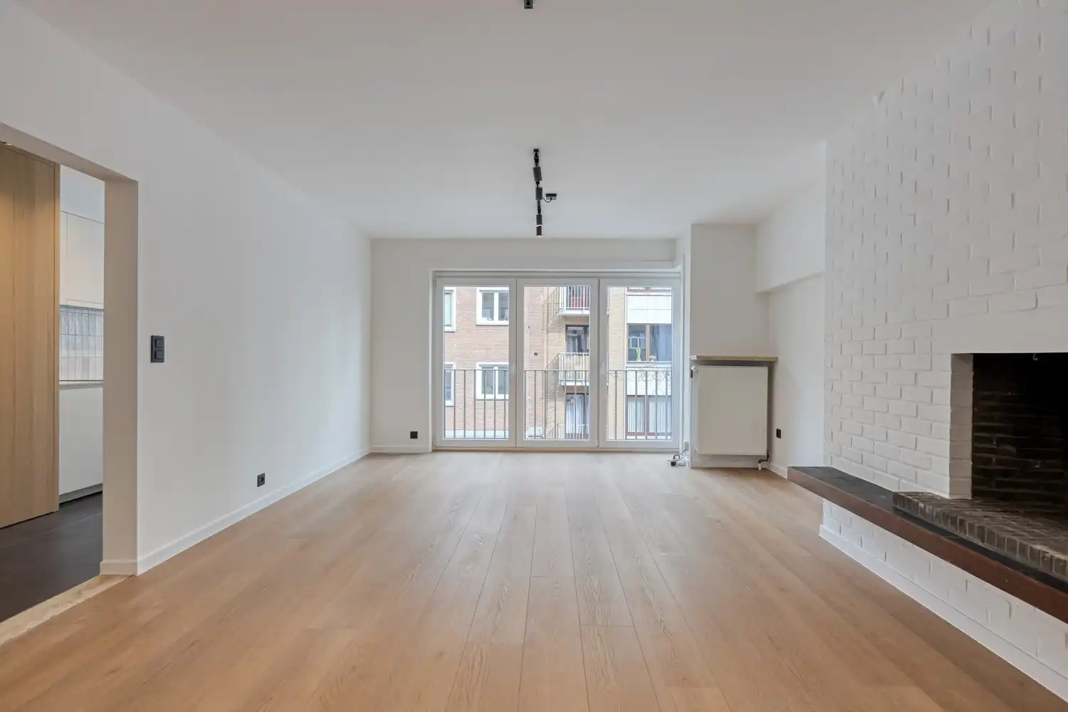 Instapklaar twee slaapkamer appartement met terras nabij het Zuidpark foto {{pictureIndex}}