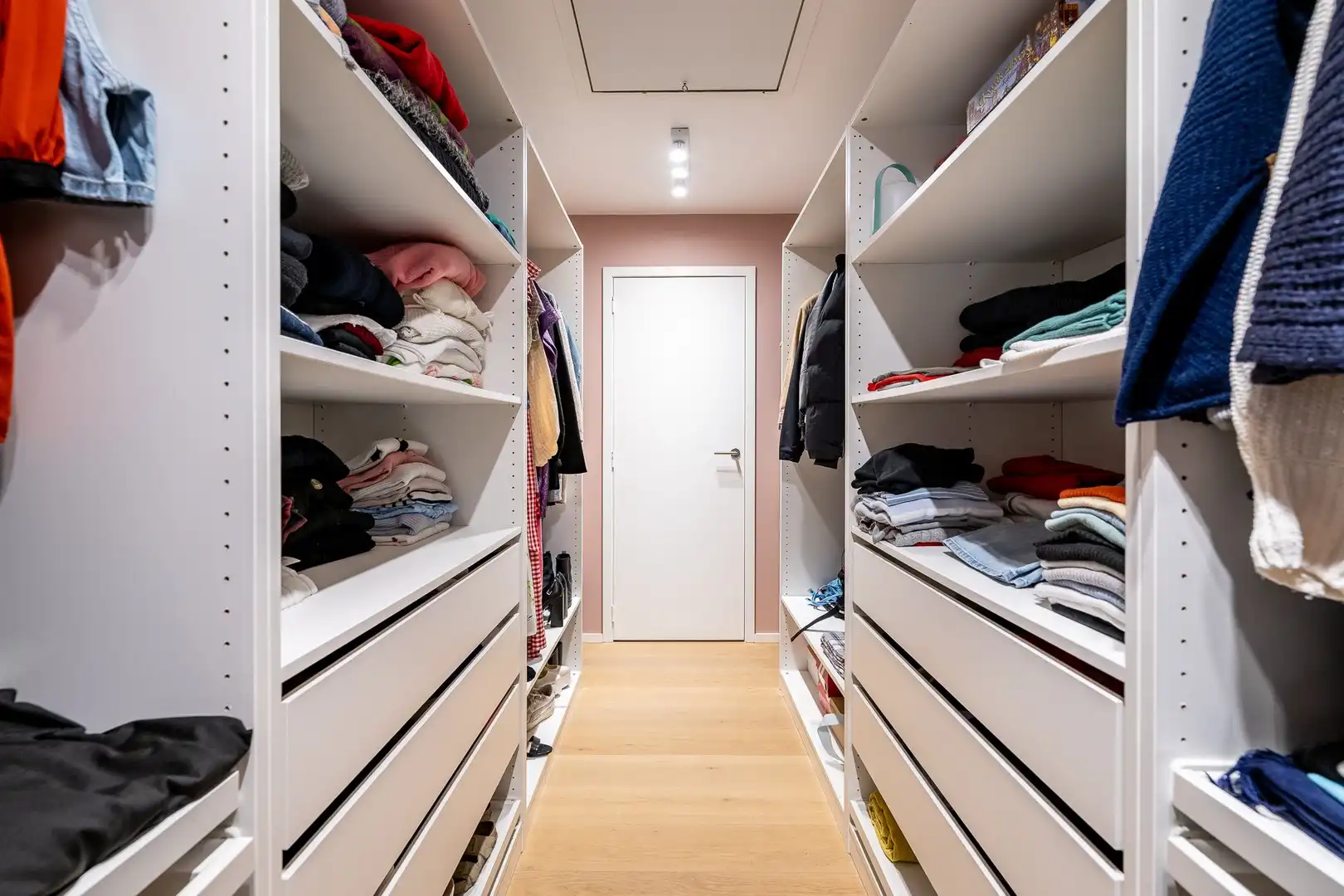 Prachtige hedendaagse villa met zonnige tuin en terrassen op fietsafstand van de zee. foto 31