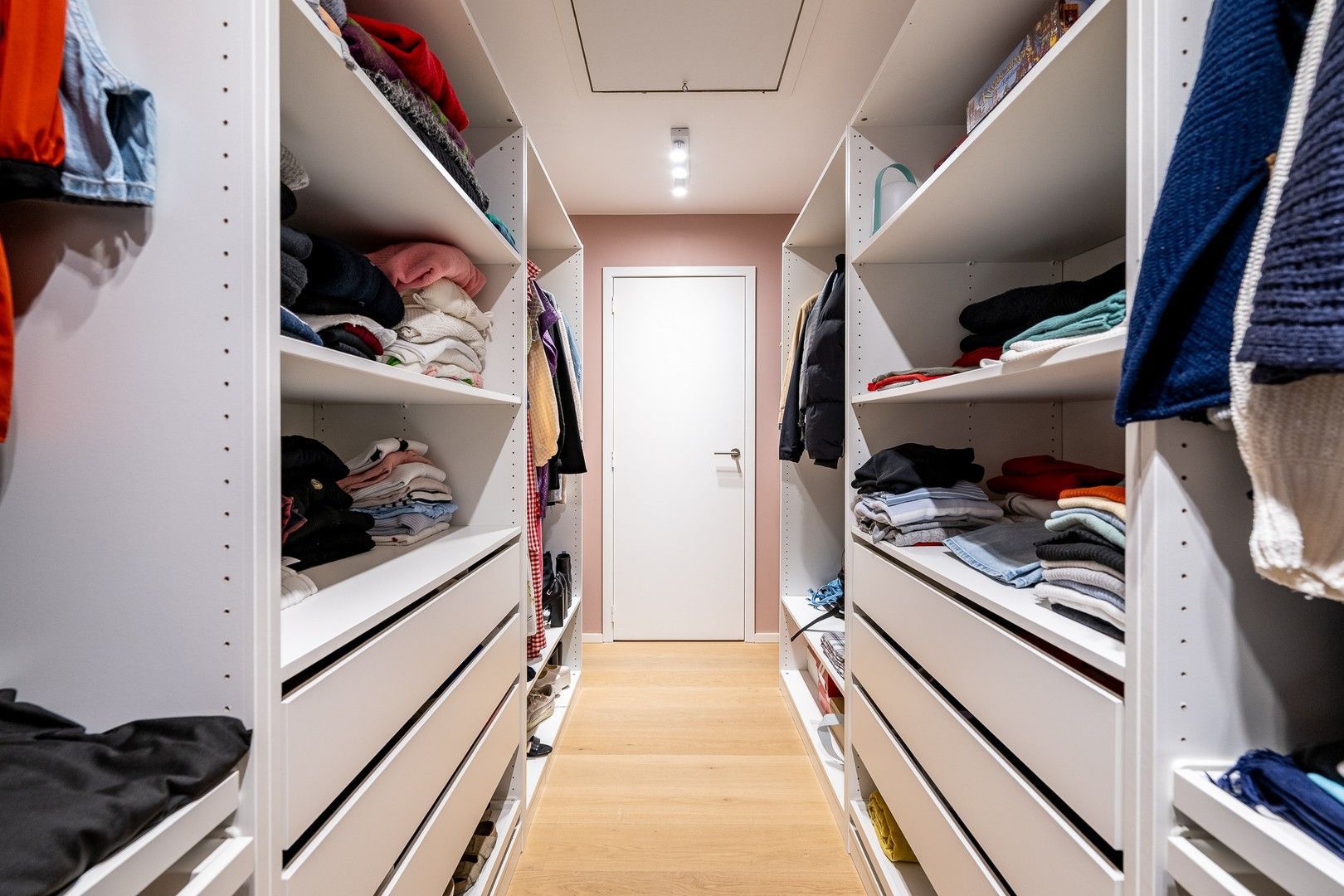 Prachtige hedendaagse villa met zonnige tuin en terrassen op fietsafstand van de zee. foto 31